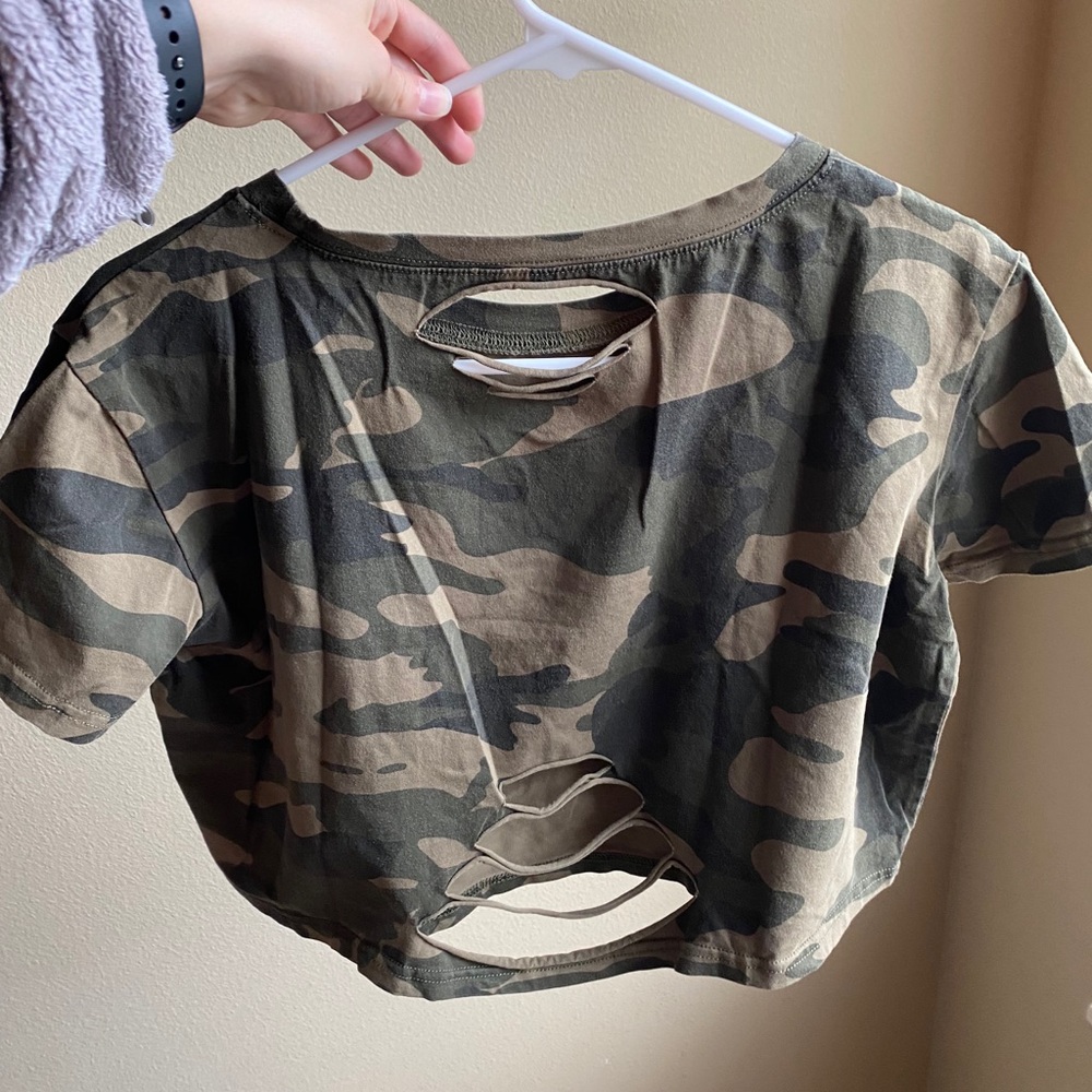 Camo Crop Ripped Top - Picture 3 of 3